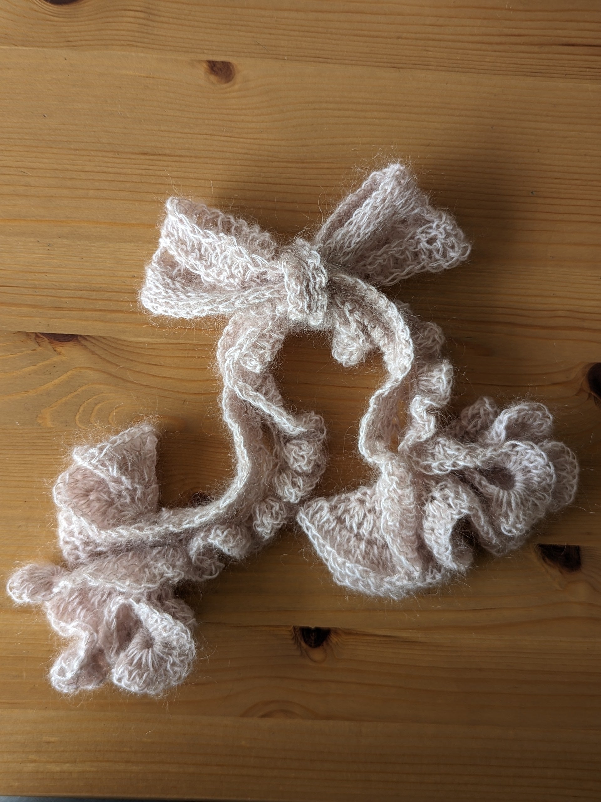 Hyperbolic Crochet Bow - heyzoemay