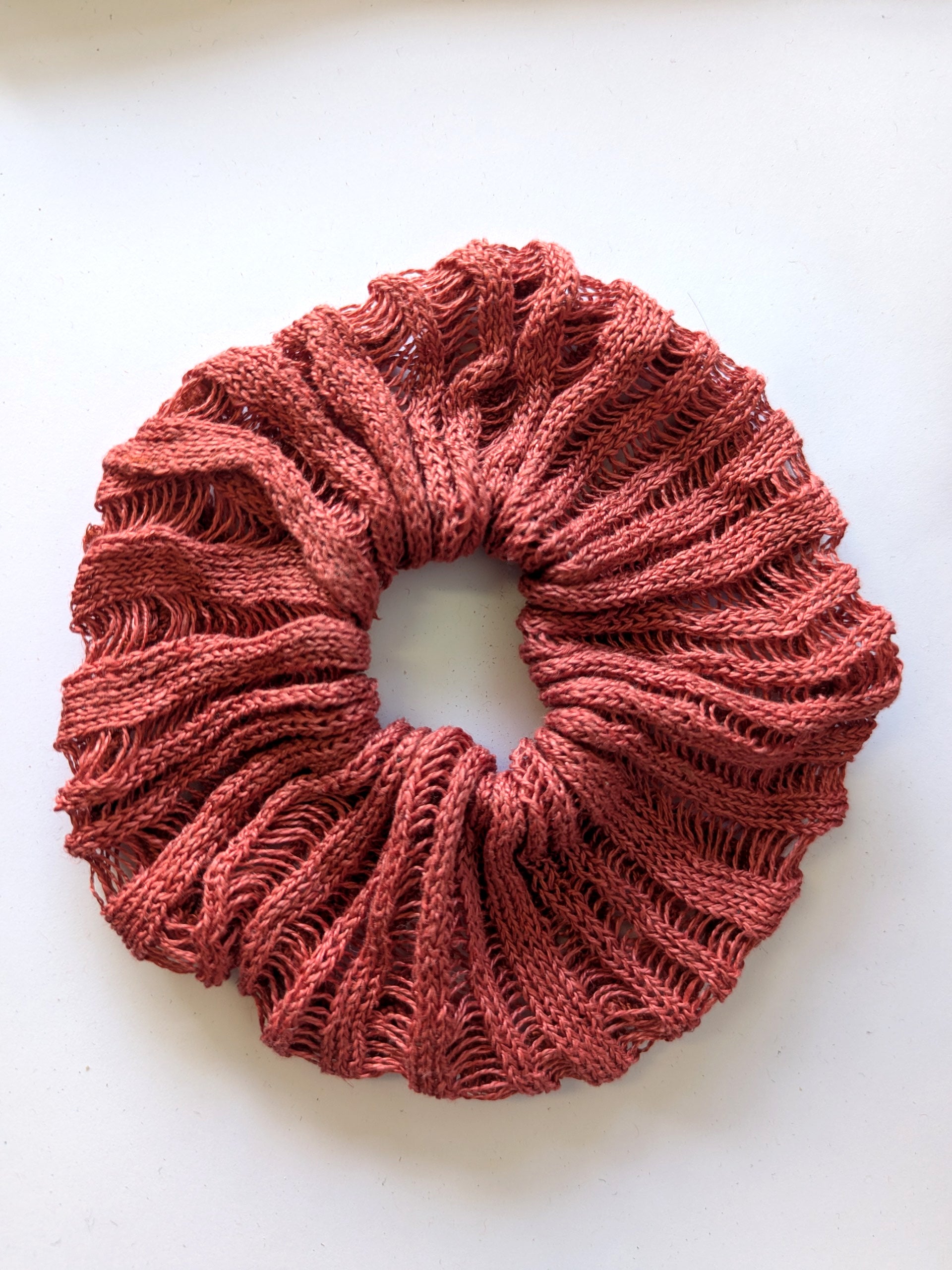 Coral scrunchie made from linen 