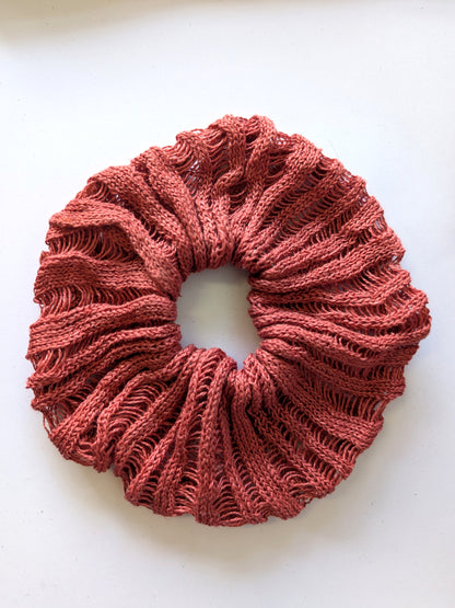 Coral scrunchie made from linen 